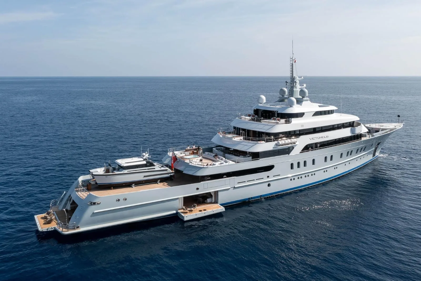 VICTORIOUS - photo 2 yacht charter Cannes