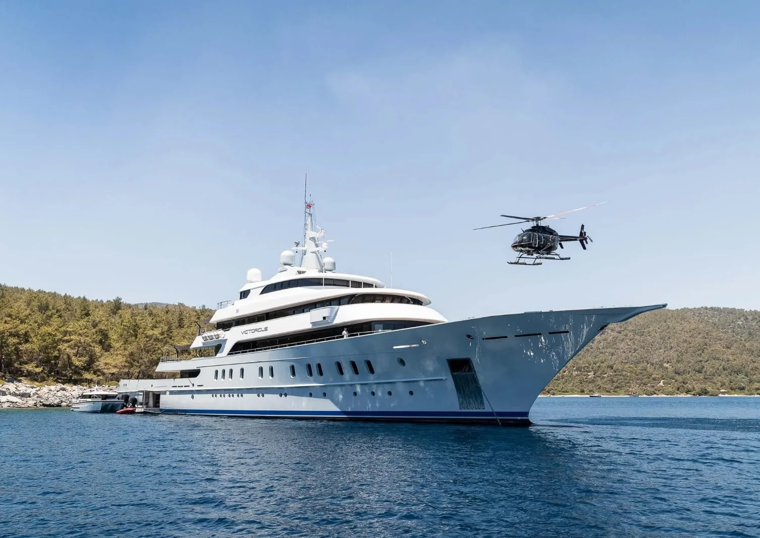 VICTORIOUS - photo 3 yacht charter Cannes