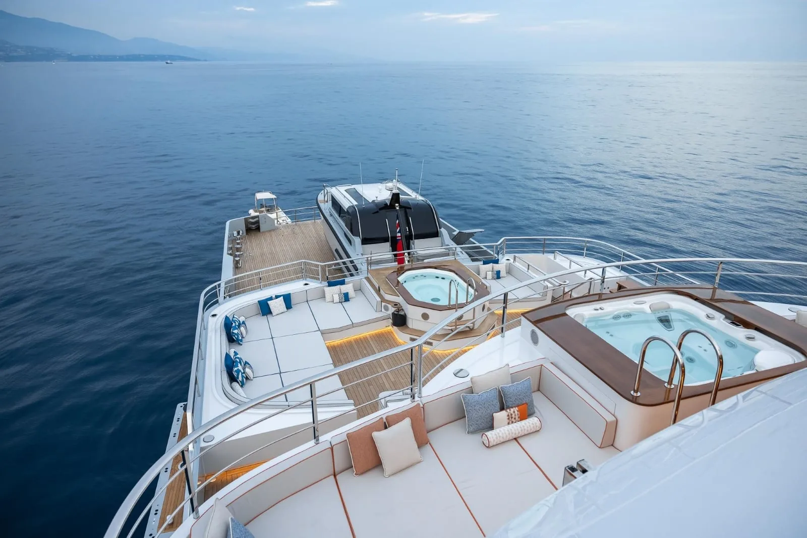 VICTORIOUS - photo 5 yacht charter Cannes
