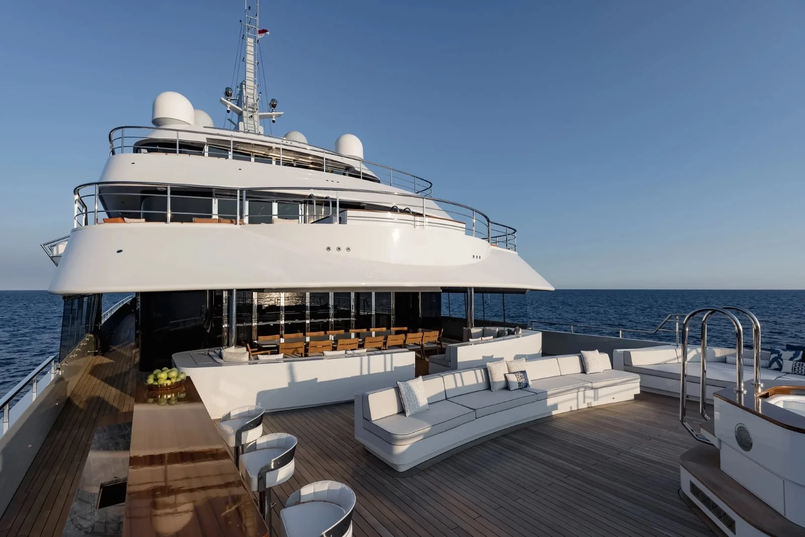 VICTORIOUS - photo 6 yacht charter Cannes