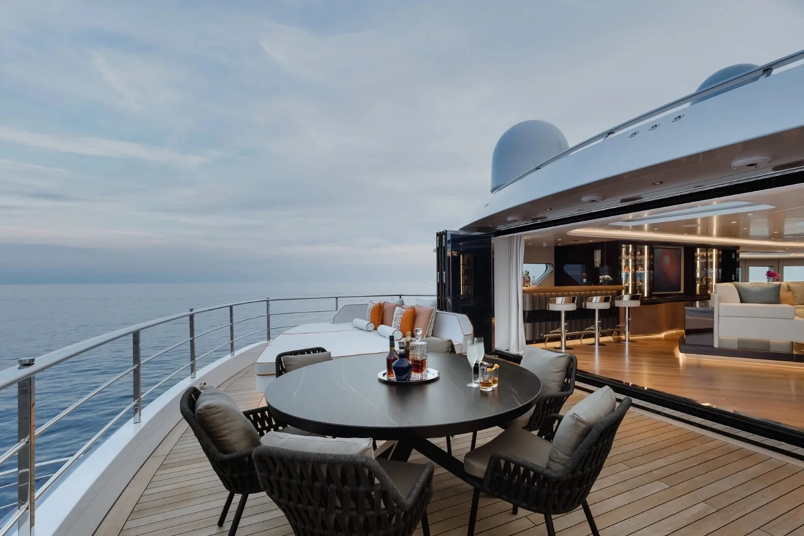 VICTORIOUS - photo 7 yacht charter Cannes