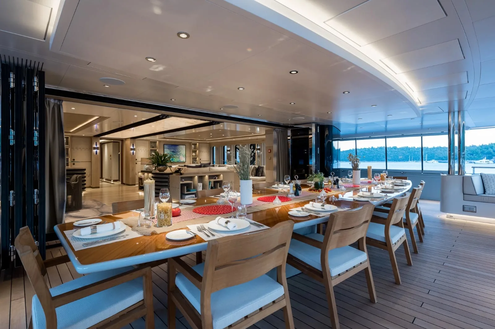 VICTORIOUS - photo 10 yacht charter Cannes
