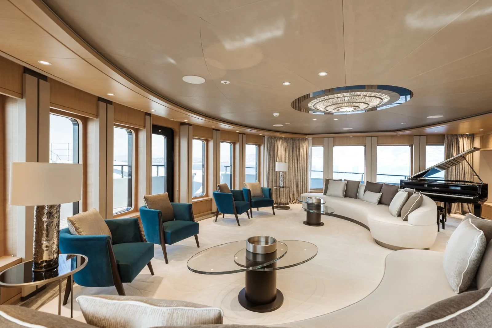 VICTORIOUS - photo 14 yacht charter Cannes