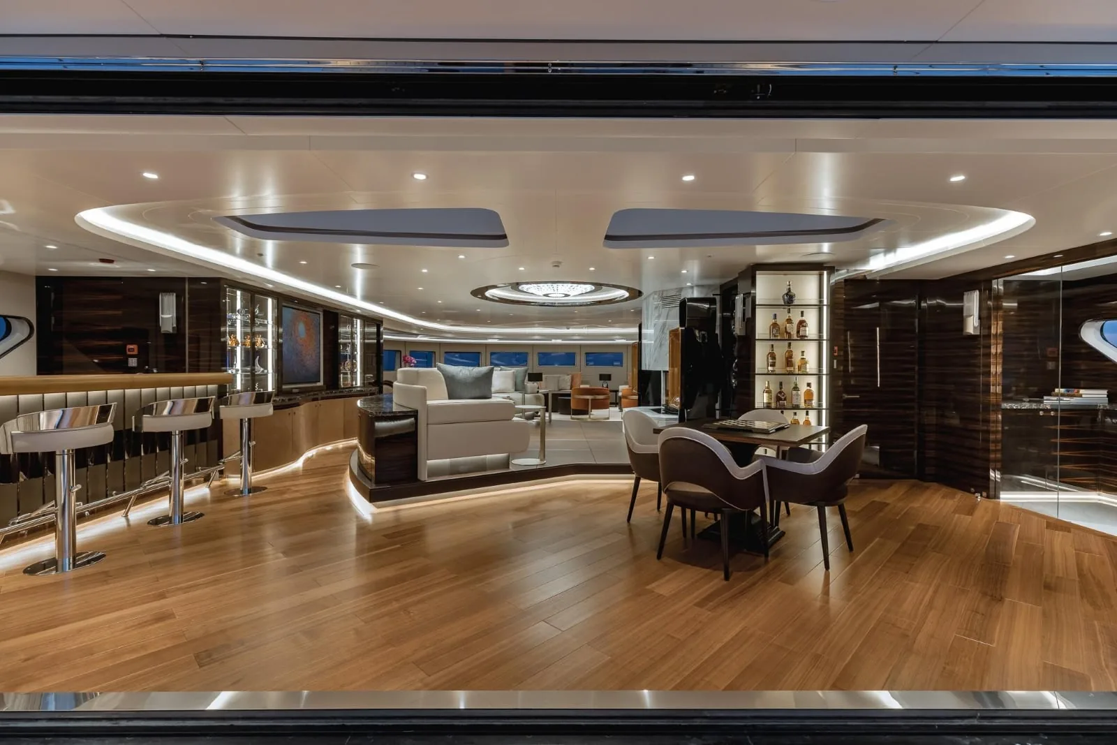 VICTORIOUS - photo 15 yacht charter Cannes