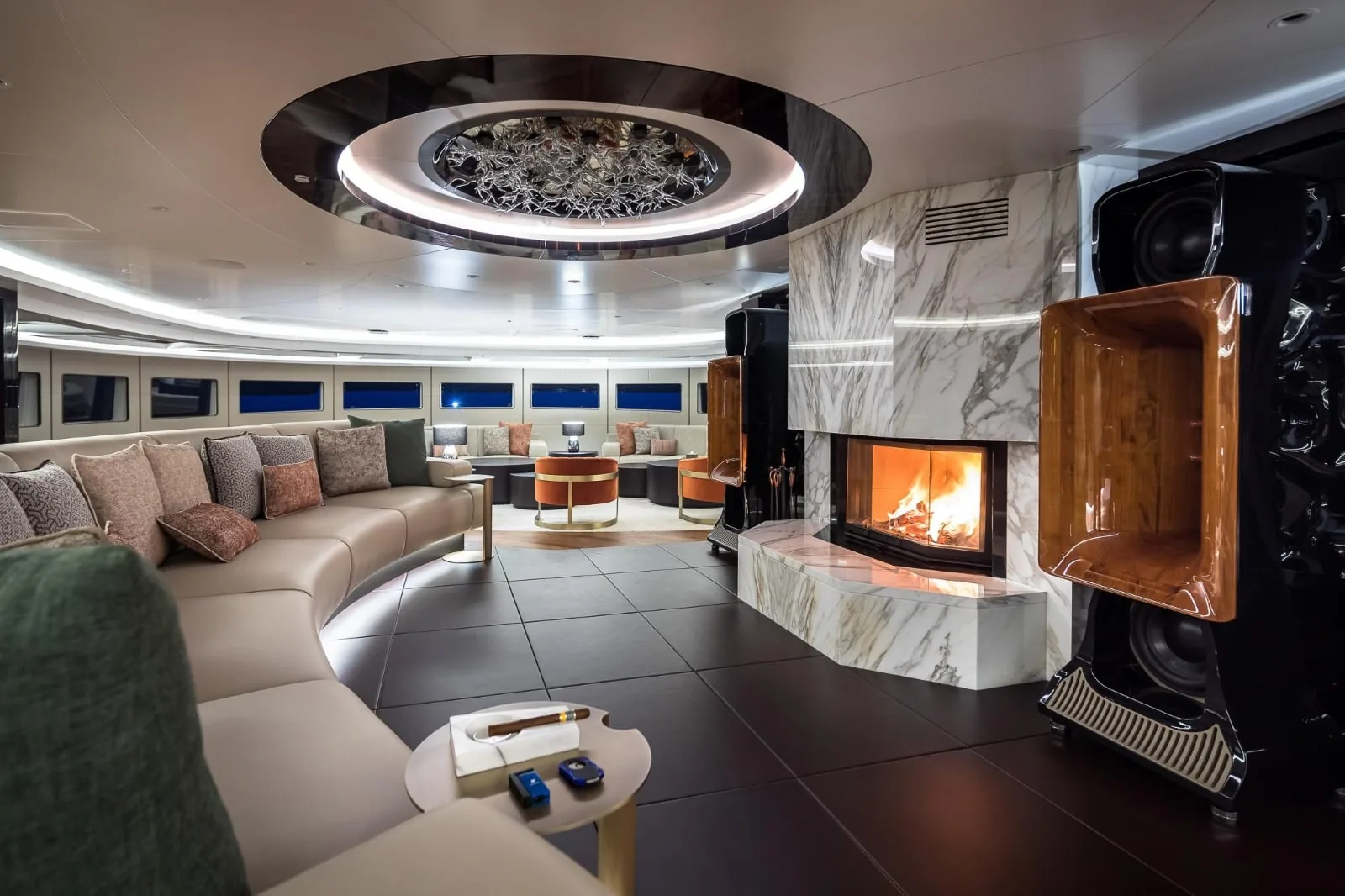 VICTORIOUS - photo 16 yacht charter Cannes