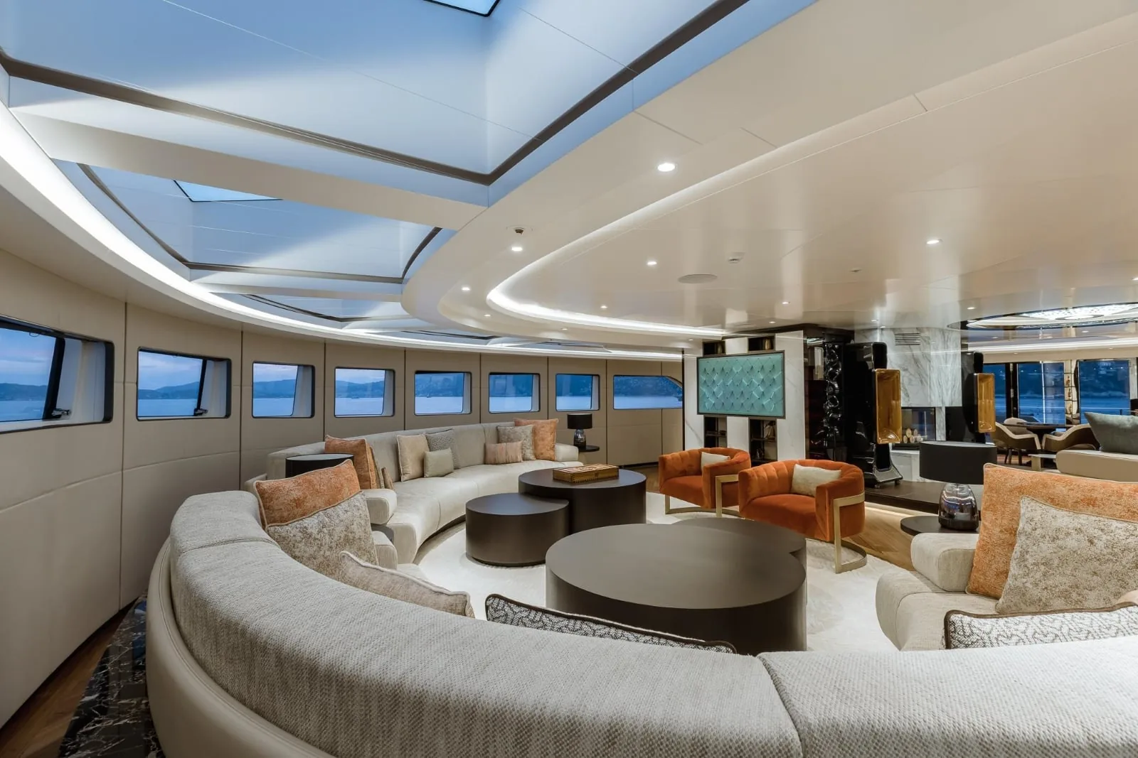 VICTORIOUS - photo 17 yacht charter Cannes