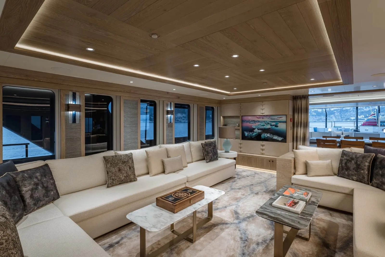 VICTORIOUS - photo 22 yacht charter Cannes