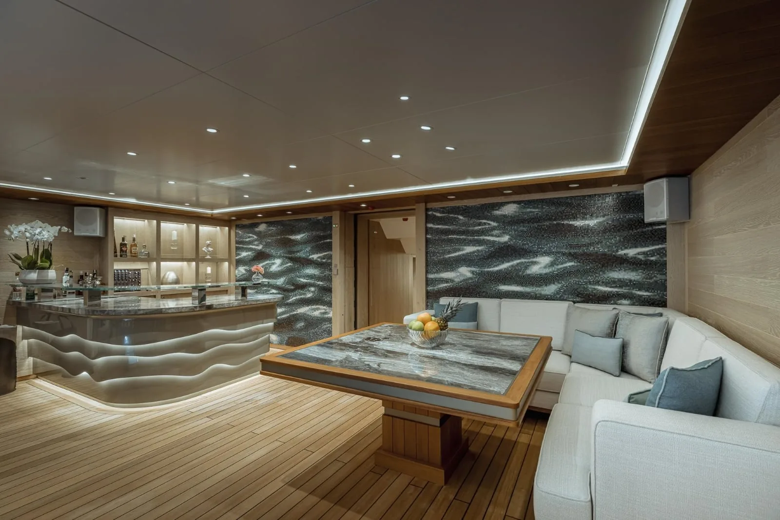 VICTORIOUS - photo 28 yacht charter Cannes