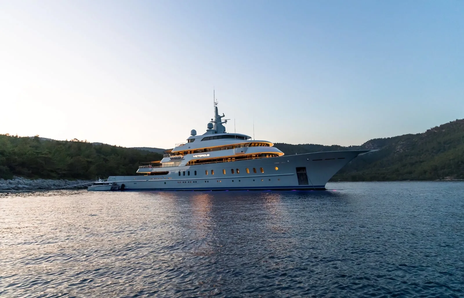 VICTORIOUS - photo 32 yacht charter Cannes