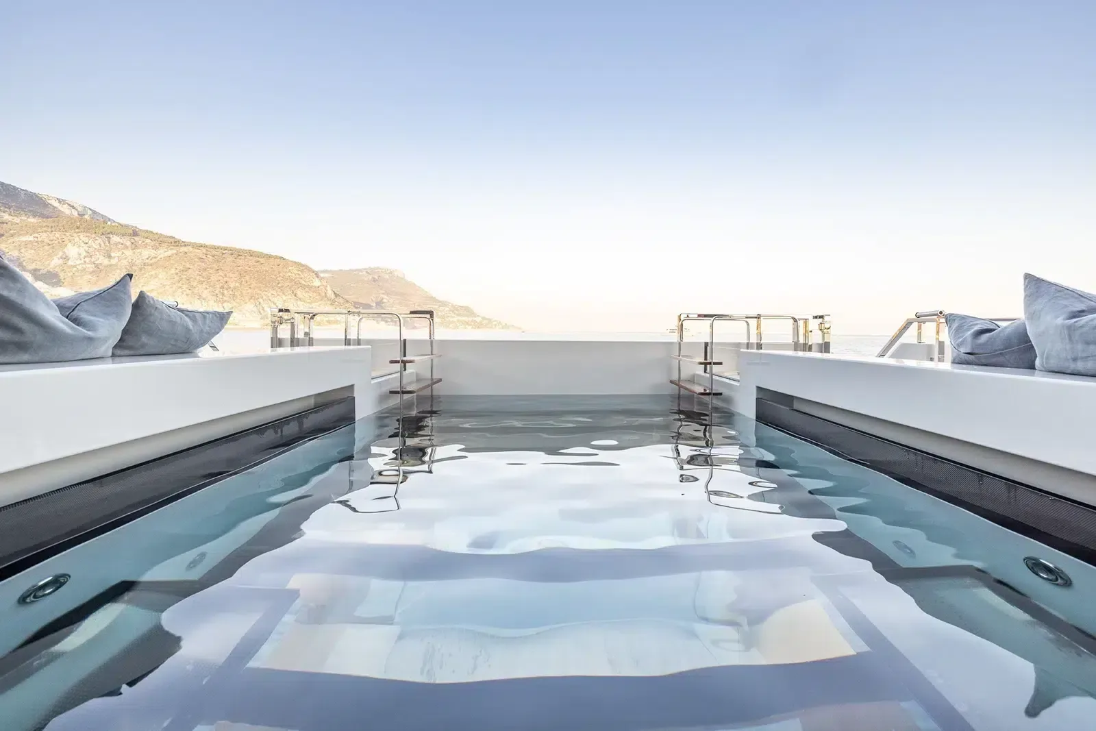 VIRTUOSITY - photo 6 yacht charter Cannes