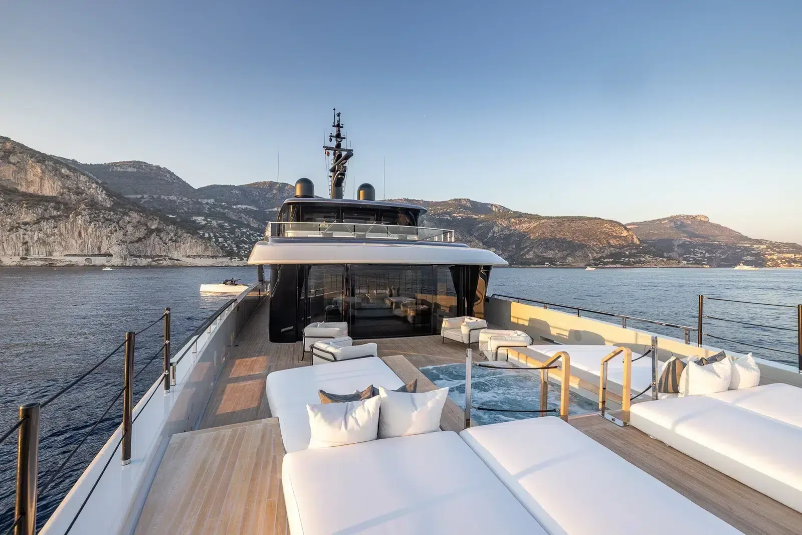 VIRTUOSITY - photo 7 yacht charter Cannes