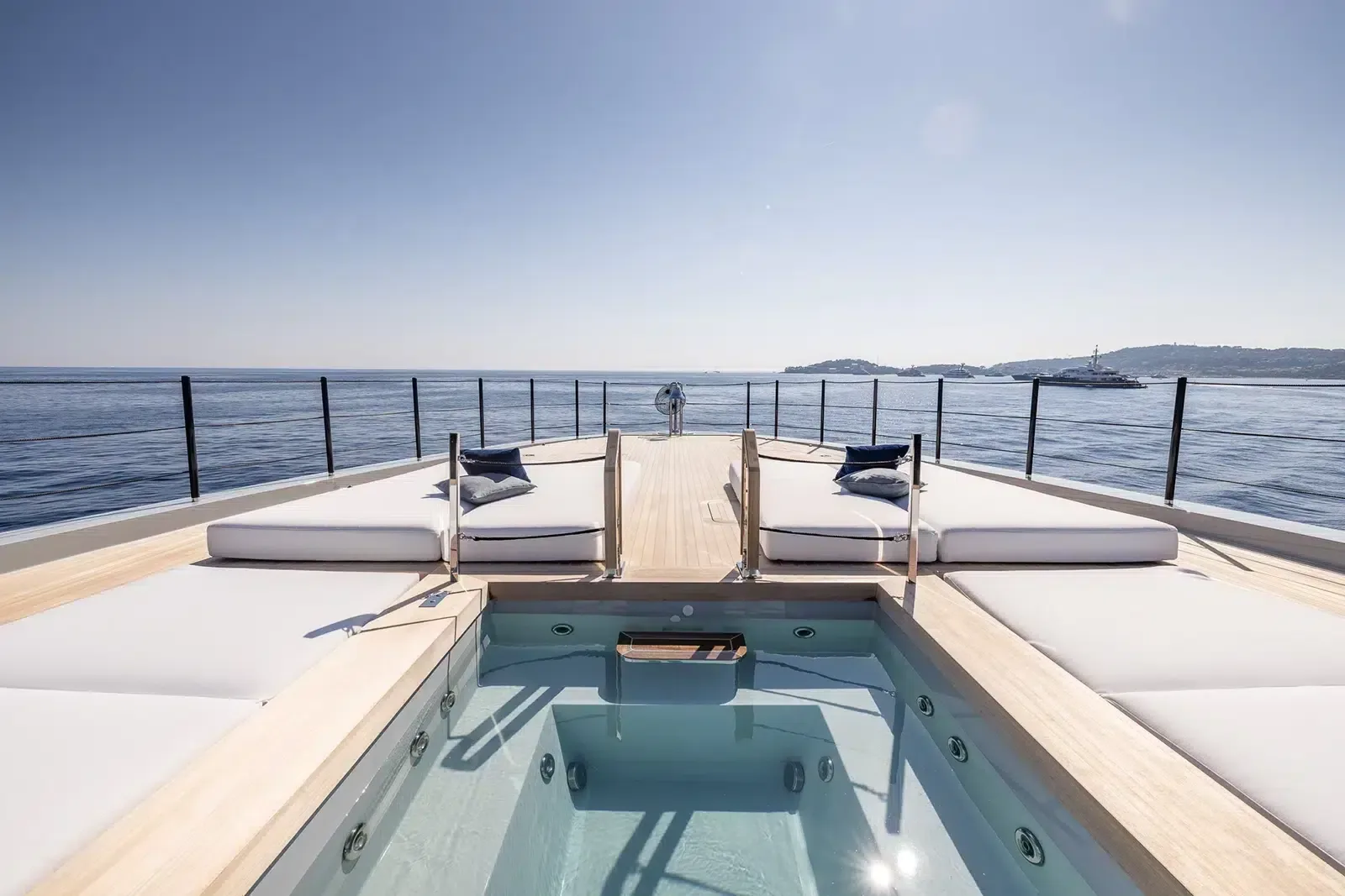 VIRTUOSITY - photo 8 yacht charter Cannes