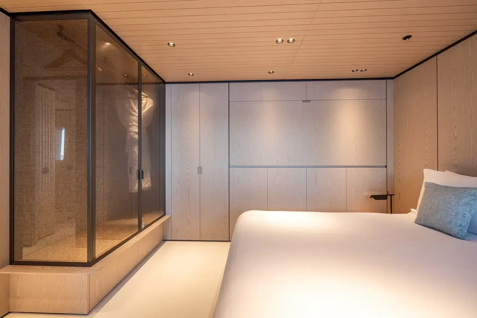 VIRTUOSITY - photo 43 yacht charter Cannes
